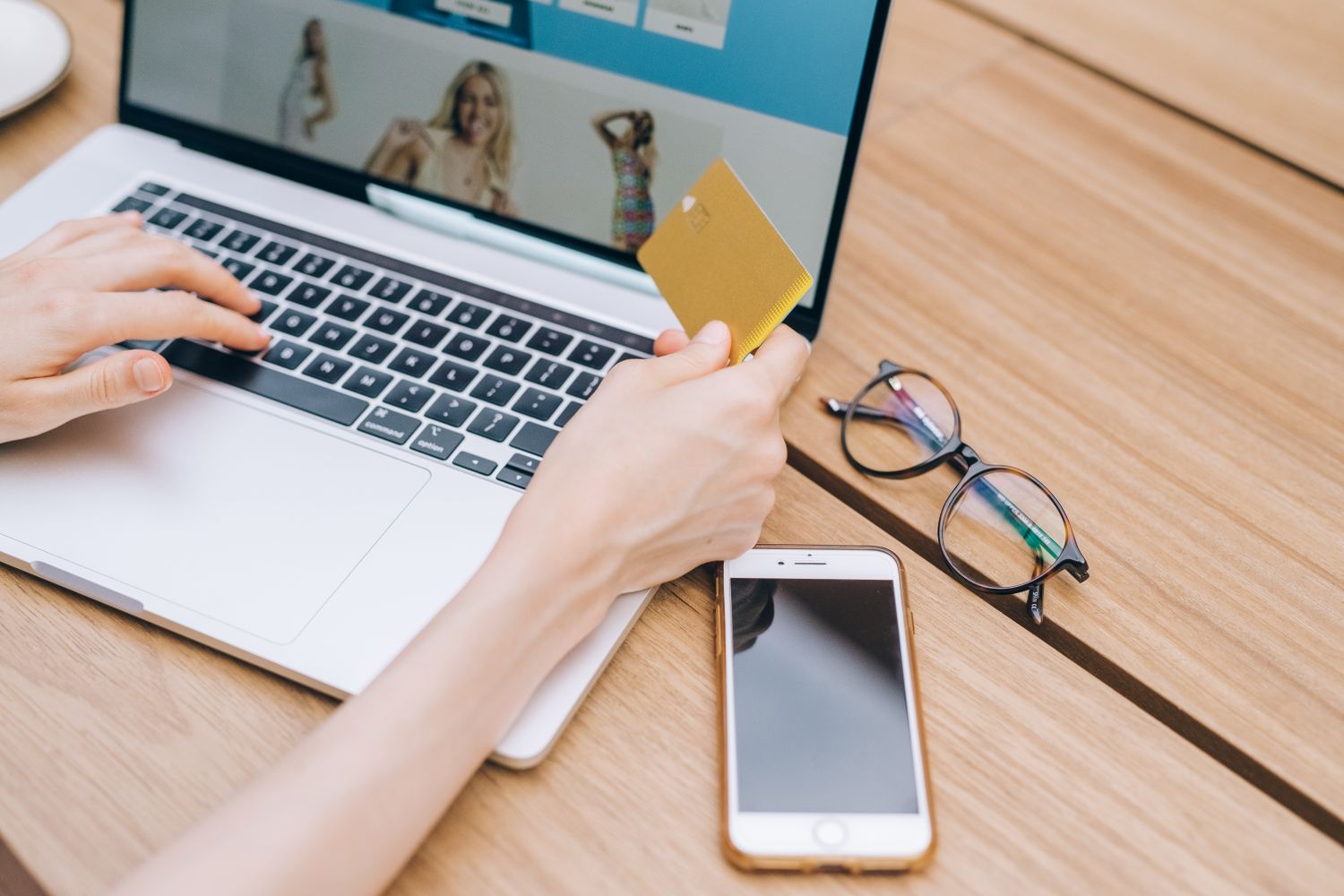 Query commerciale: definizione, come si scrive, esempi
