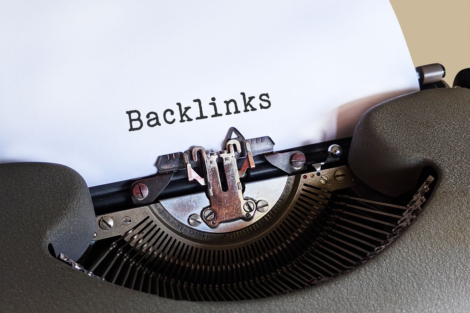 I backlink sono collegamenti che un sito esterno indirizza verso le tue pagine, e funzionano come un voto di fiducia agli occhi di Google