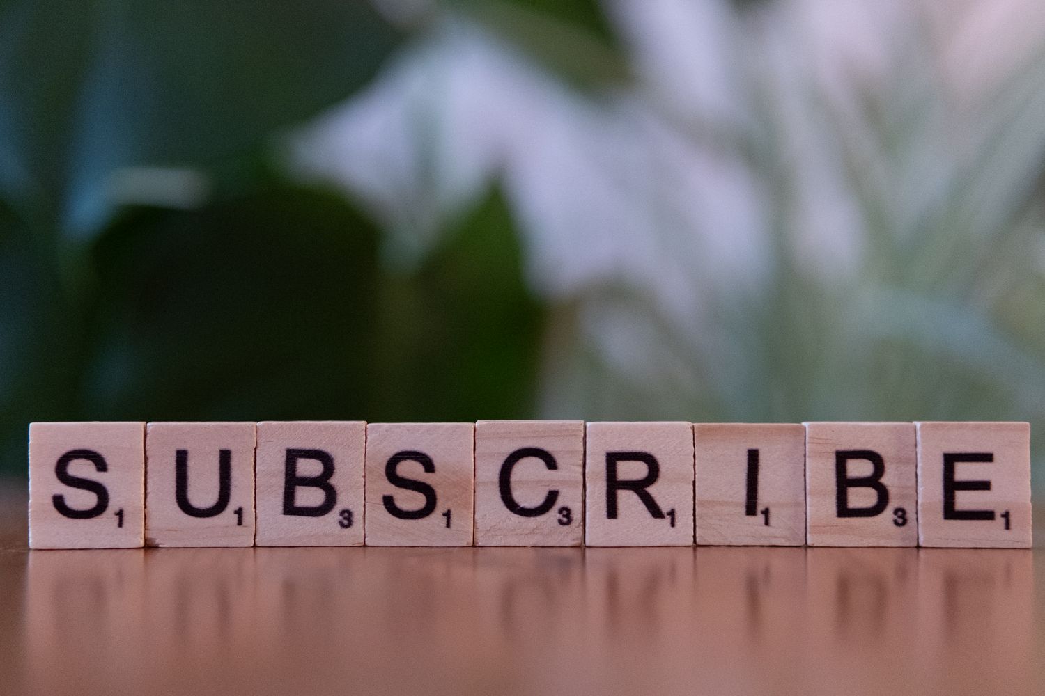 Una call to action, o CTA, è un testo che invita chi legge a compiere un’azione precisa: comprare, iscriversi, scaricare, contattare